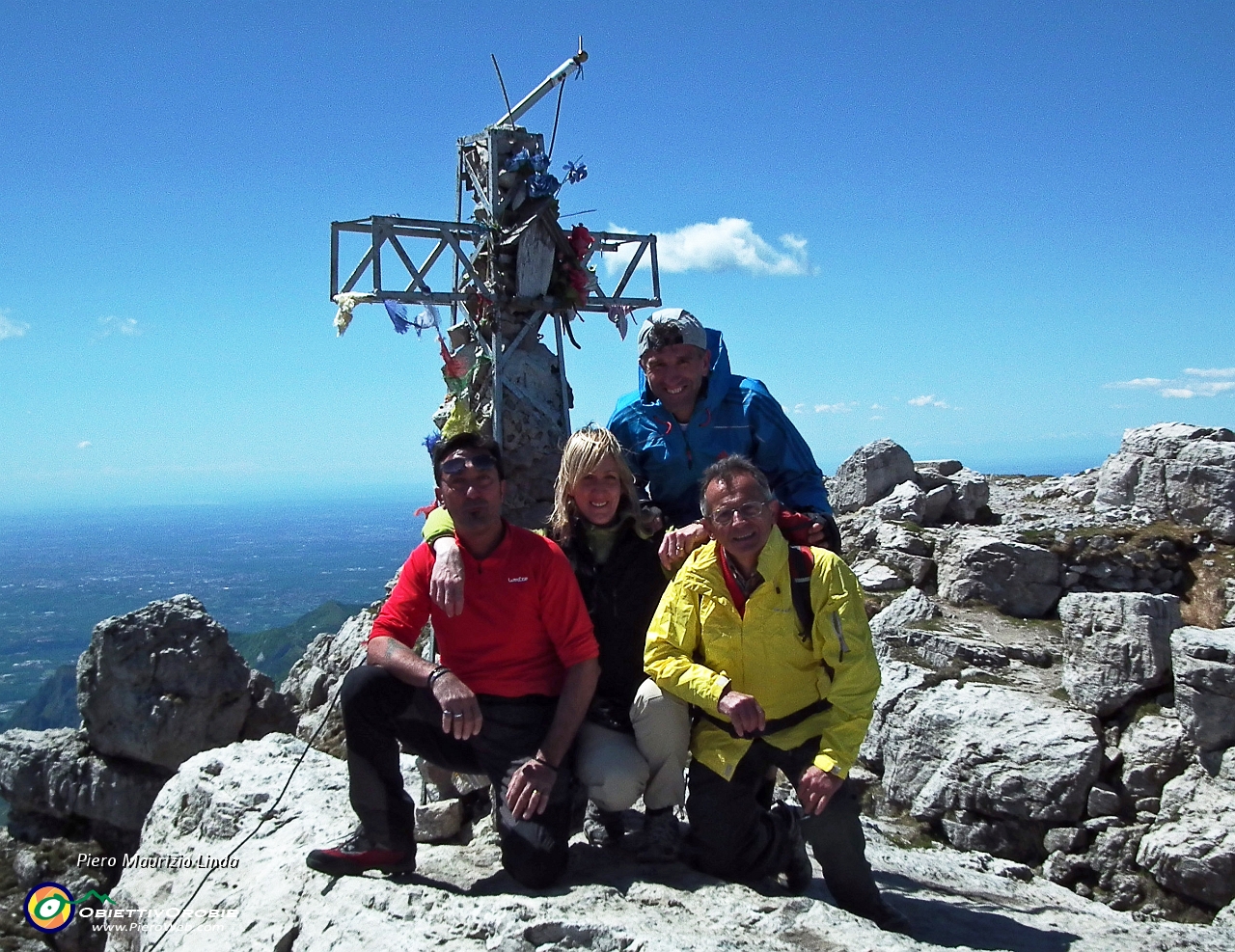 00.1 In Grignetta alla pietrosa croce di vetta  (2184 m.).JPG